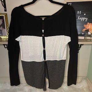 ✨Color block button down blouse✨